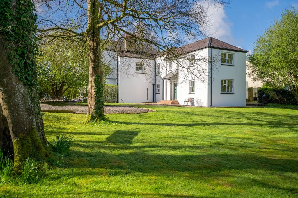 Property photo 1 of 20 Greenway Lodge