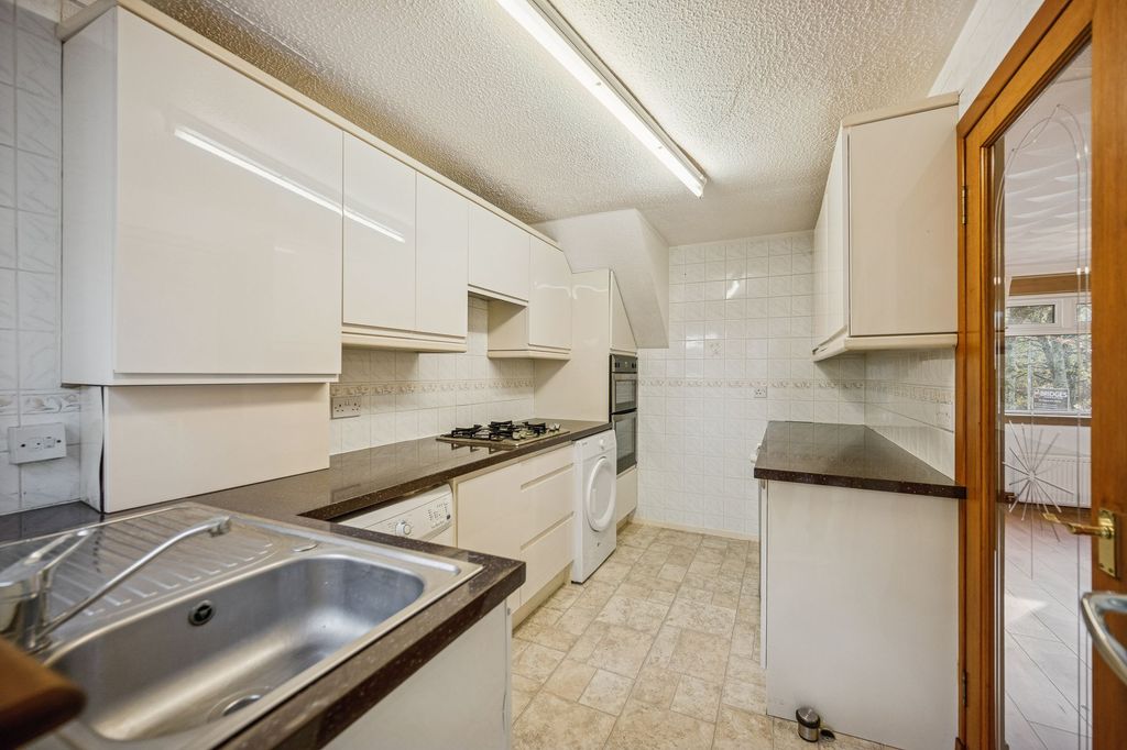 Property photo 3 of 26 Kitchen