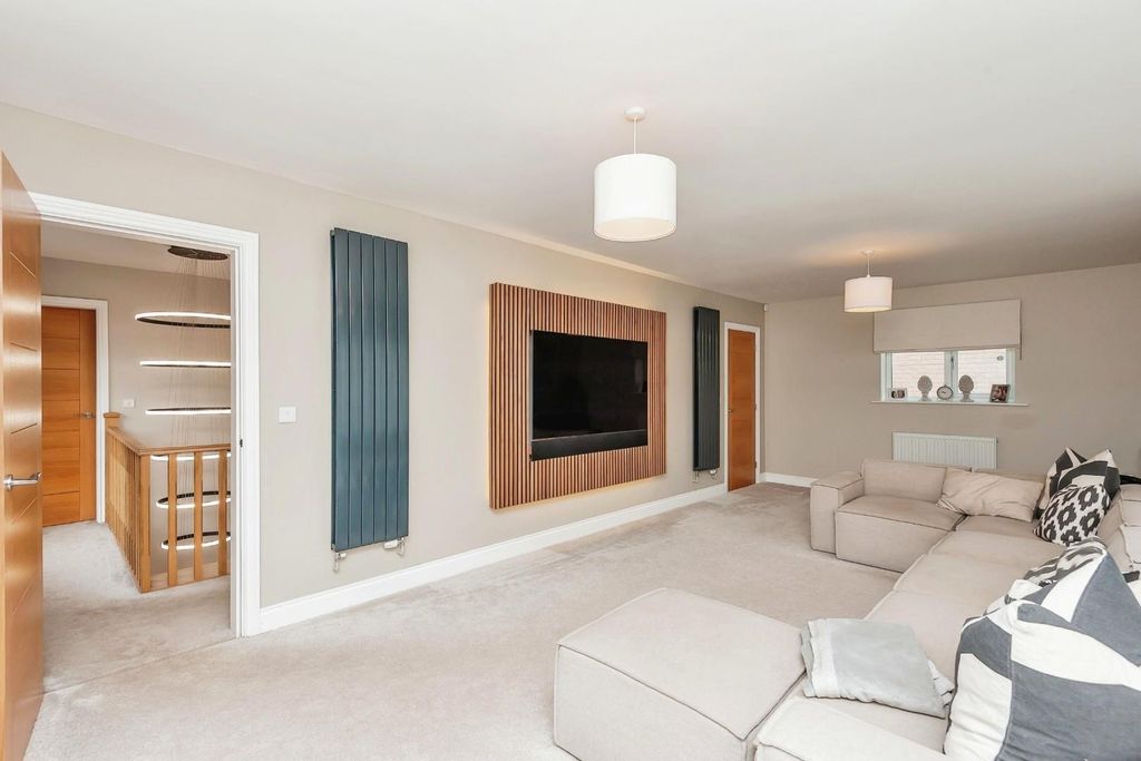Property photo 3 of 20 Lounge