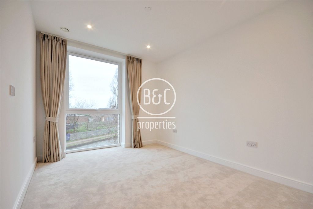 Property photo 2 of 22 Picture No. 24