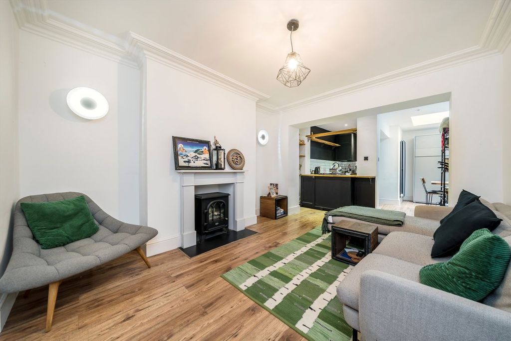 Property photo 2 of 11