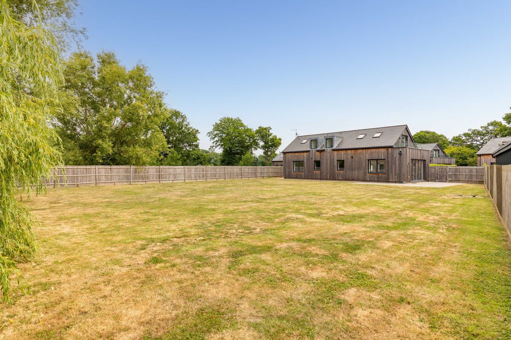 Property photo 2 of 28