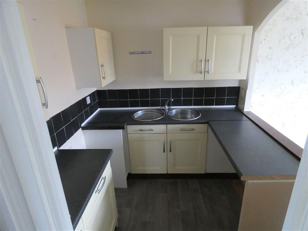 Property photo 3 of 8 P11200821.Jpg