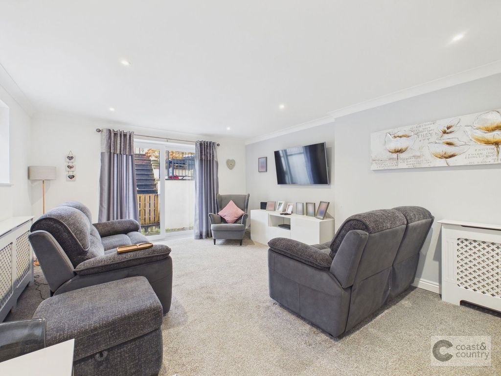 Property photo 2 of 27