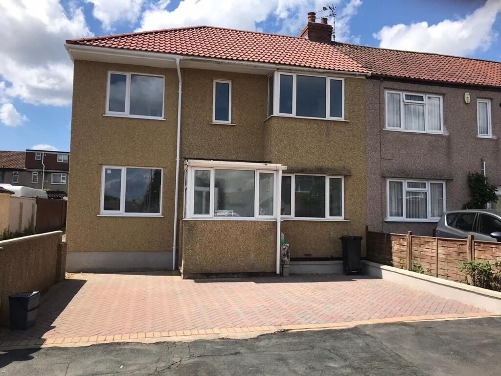 Property photo 2 of 15 Well-Maintained Terraced House Front With A Neat P...