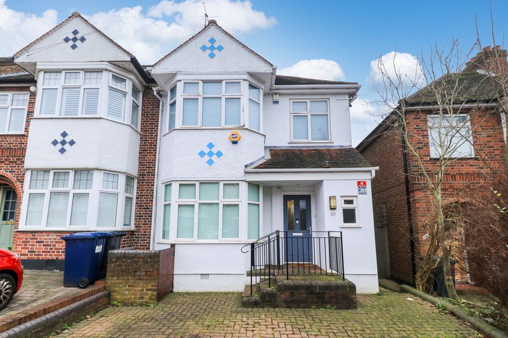 Property photo 2 of 32