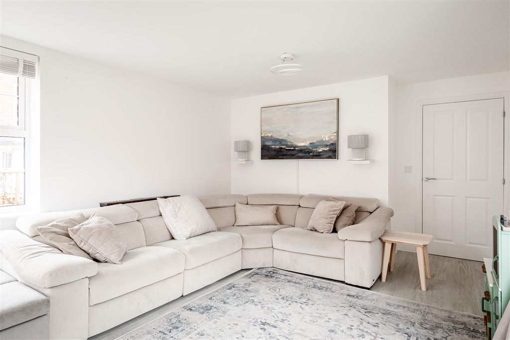 Property photo 3 of 20