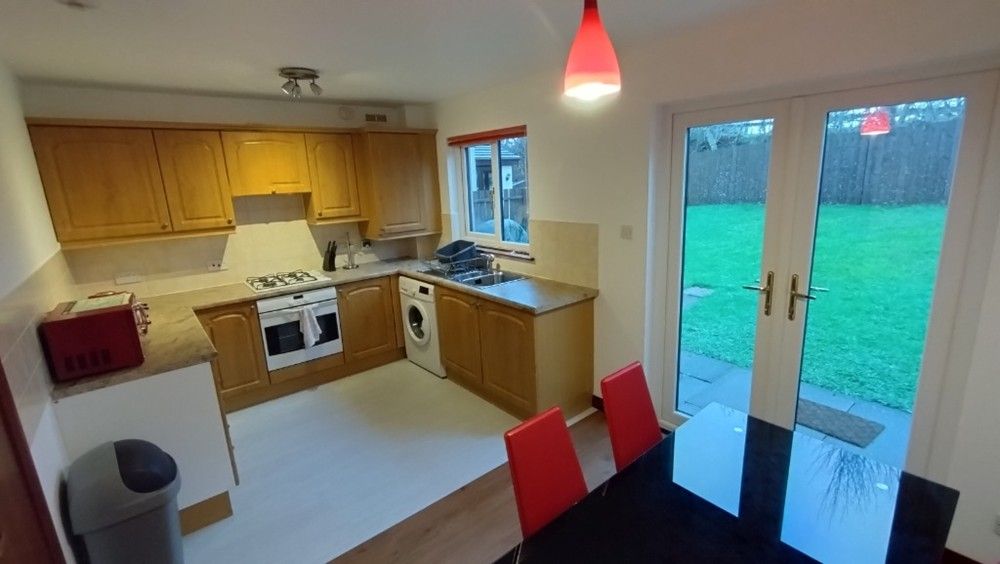 Property photo 3 of 10 Dining Kitchen