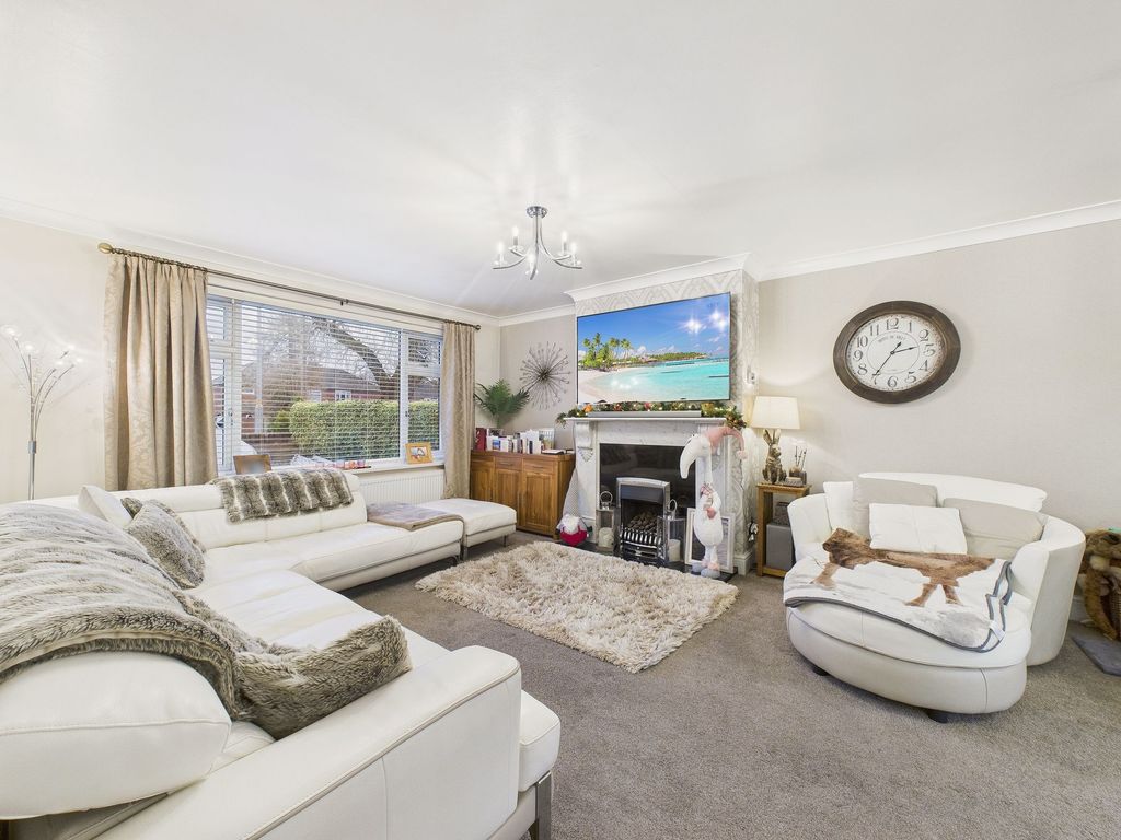 Property photo 1 of 13 Lounge