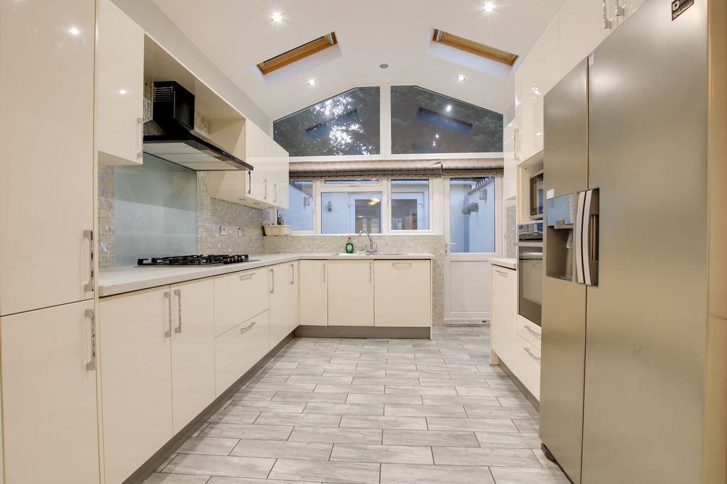 Property photo 2 of 22