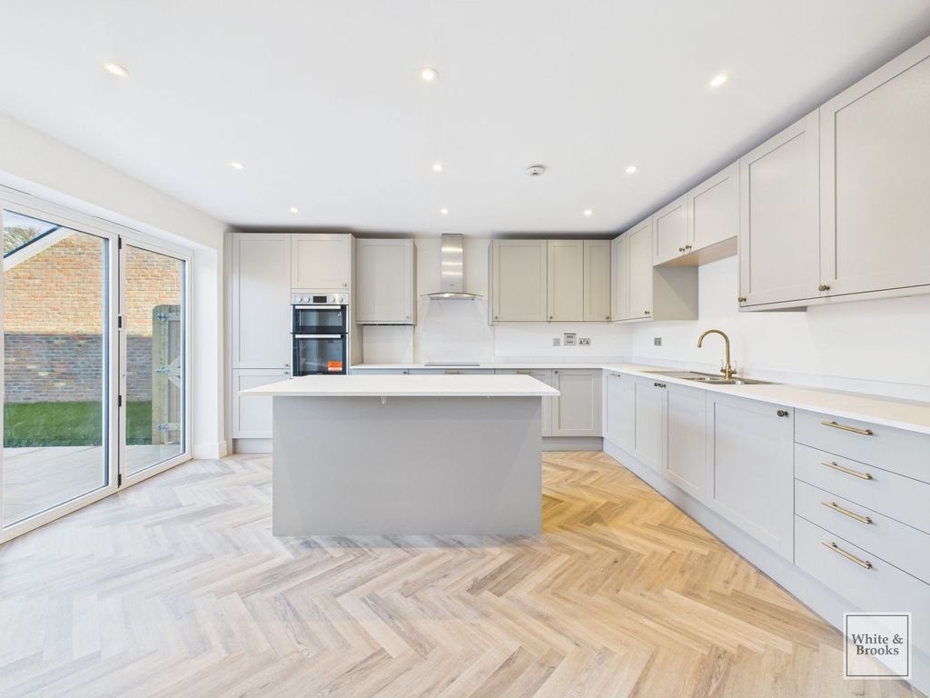 Property photo 3 of 17 Kitchen/Dining Room