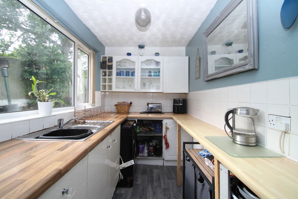 Property photo 3 of 11 Galley Kitchen
