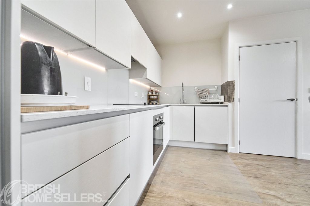 Property photo 2 of 28 Picture No. 42