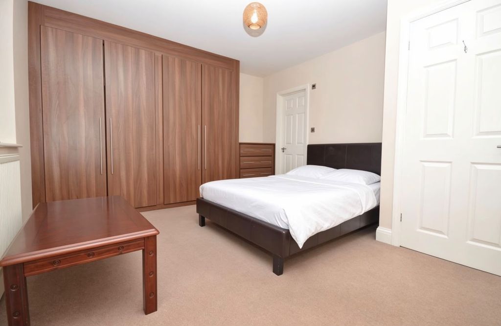 Property photo 1 of 9 Double Room To Rent In Shared House