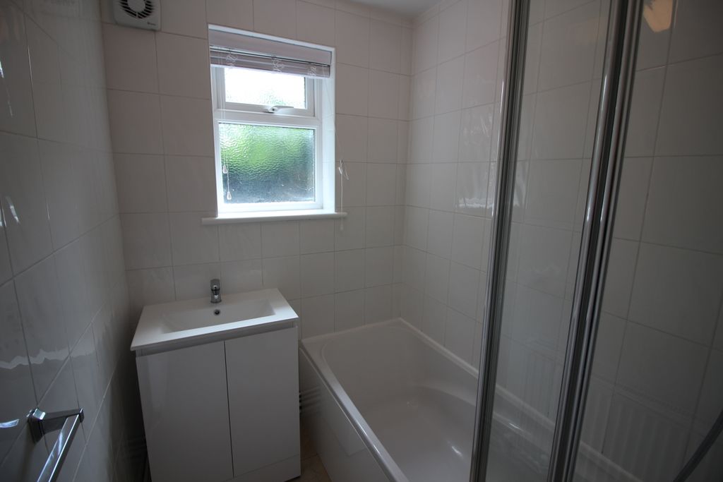 Property photo 3 of 9 1 Dorchester Court B
