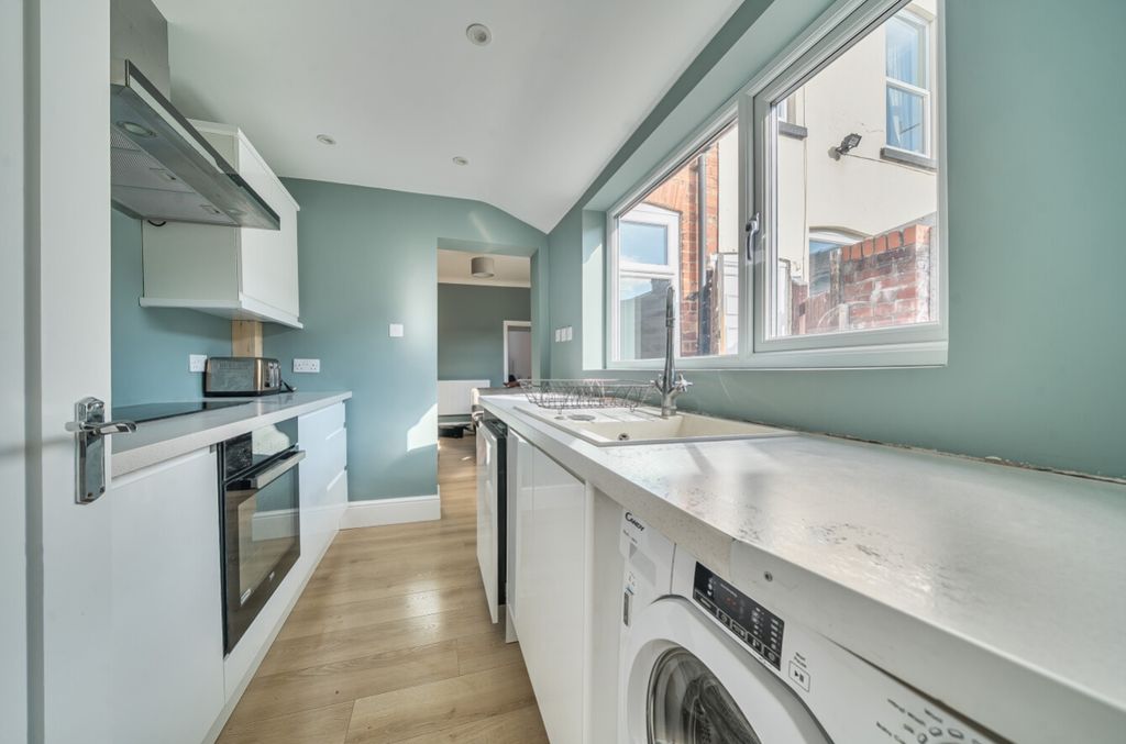 Property photo 3 of 21 1341641-15-68E7E26d4A7E0