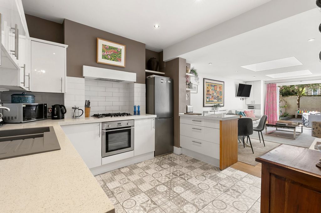 Property photo 3 of 13 Kitchen/ Reception