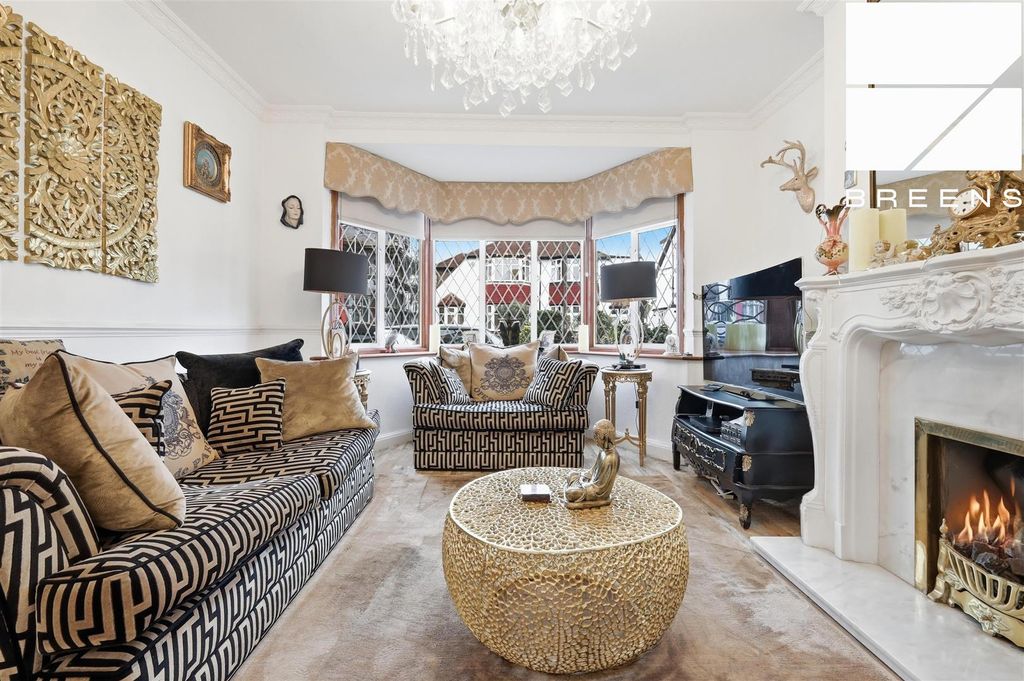 Property photo 2 of 31 016_Img_8013_Autoremove_17402561.Jpg