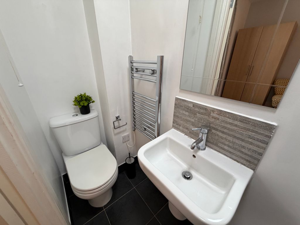 Property photo 2 of 6 Image (10)