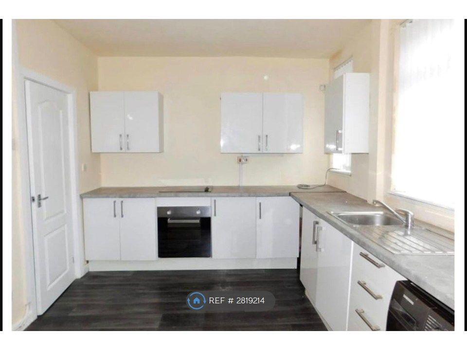 Property photo 1 of 10 Kitchen