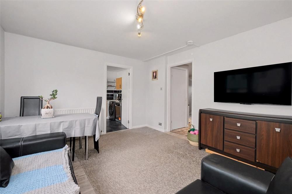 Property photo 2 of 12 Lounge Alt
