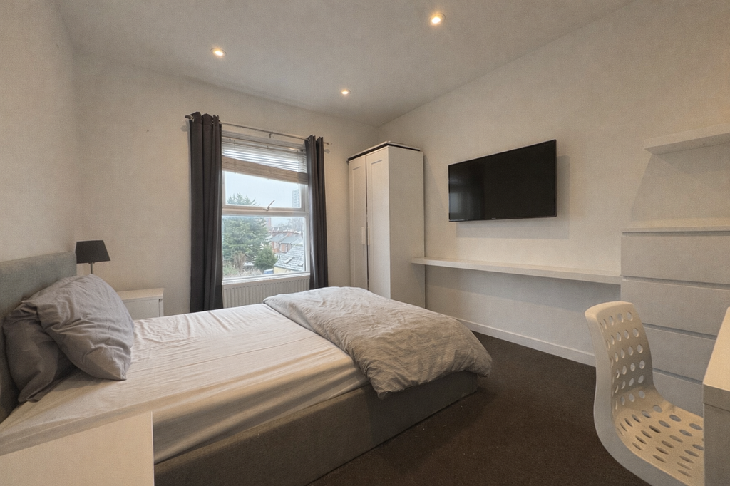 Property photo 1 of 12 Bed5