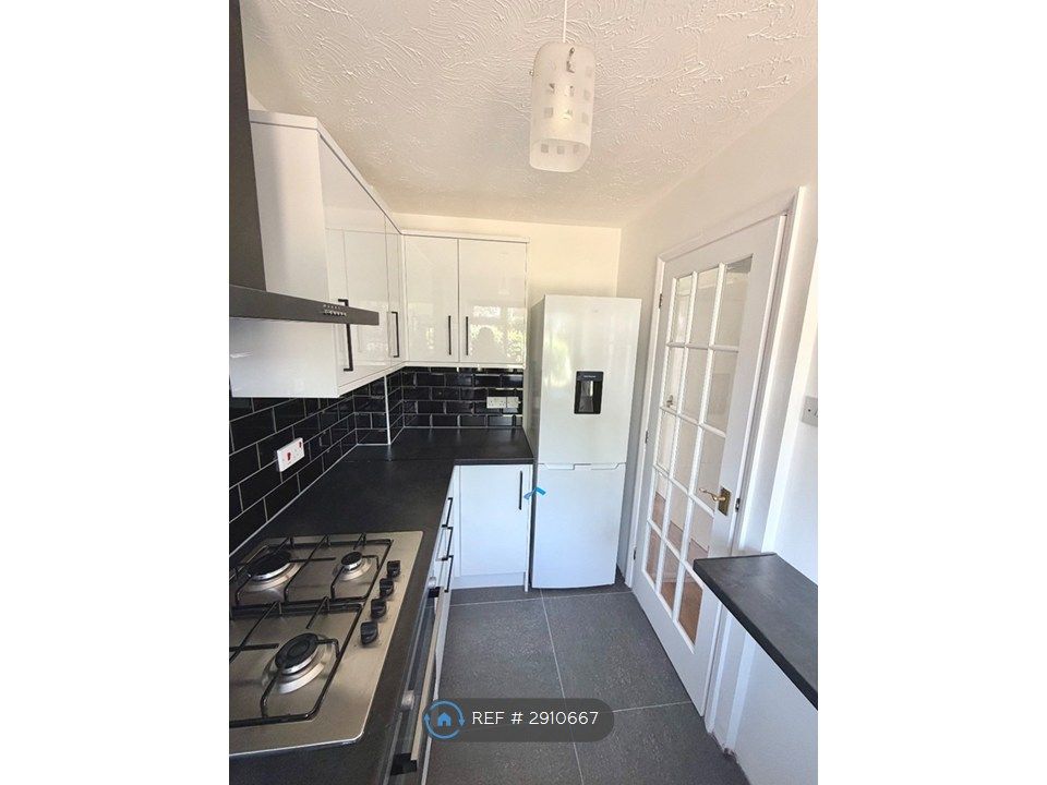 Property photo 2 of 8 Kitchen
