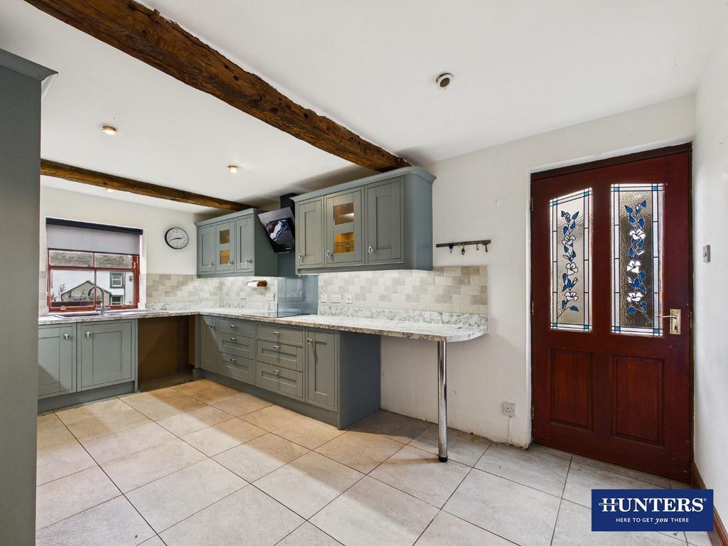 Property photo 3 of 31 Kitchen