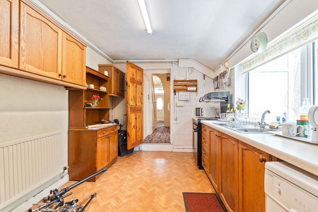 Property photo 3 of 21