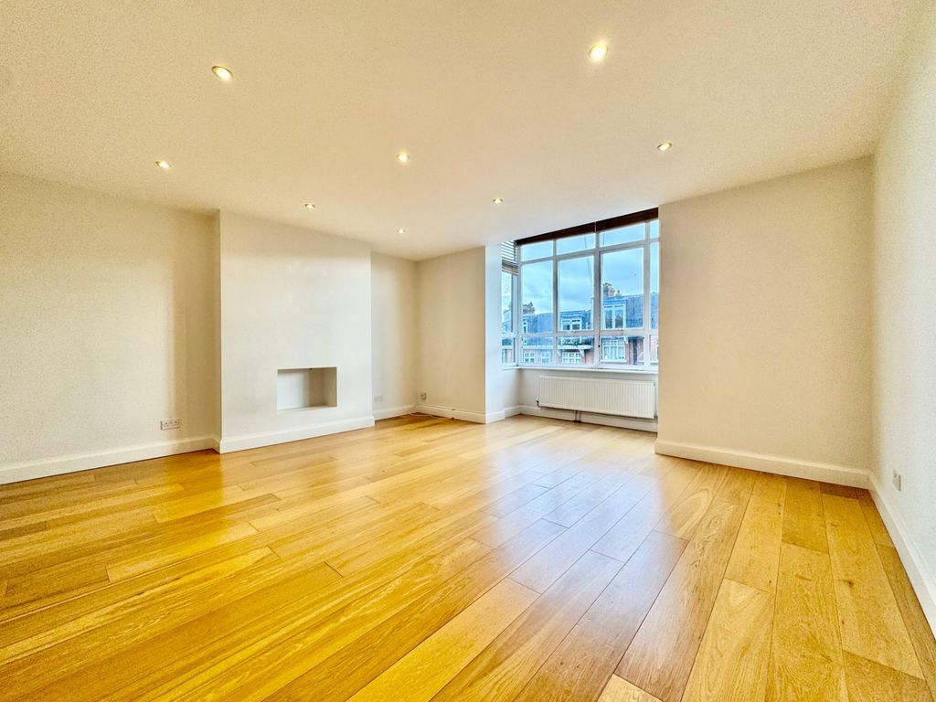 Property photo 3 of 12 Photo 4