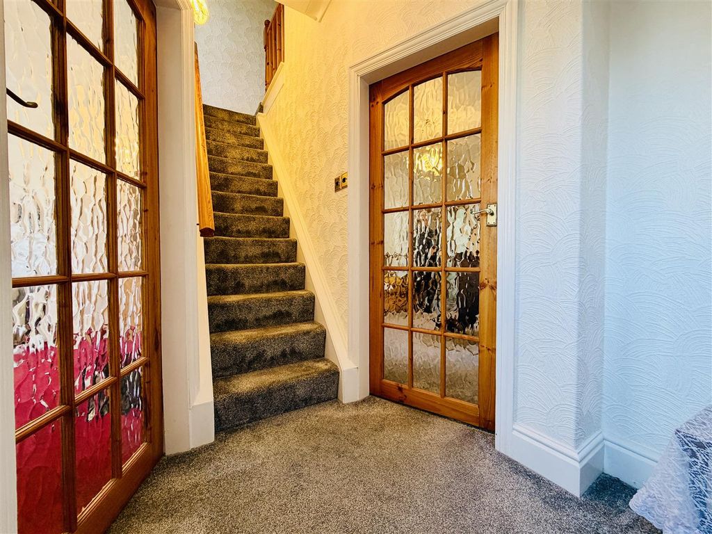 Property photo 2 of 23 Entrance Hall