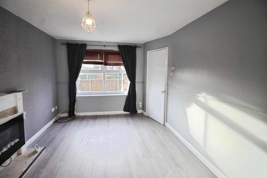 Property photo 2 of 12 Lounge