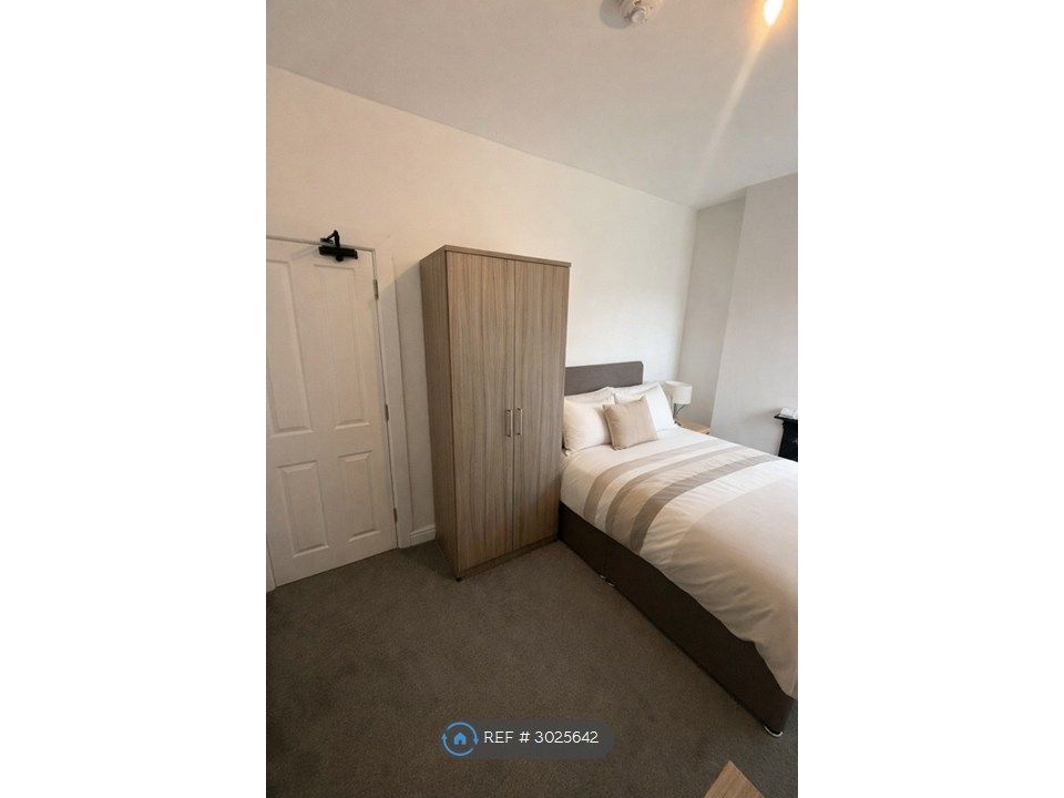 Property photo 2 of 8 Room 3 (With Ensuite)