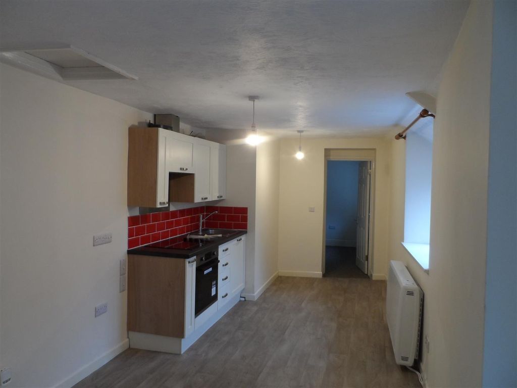 Property photo 1 of 4 Kitchen