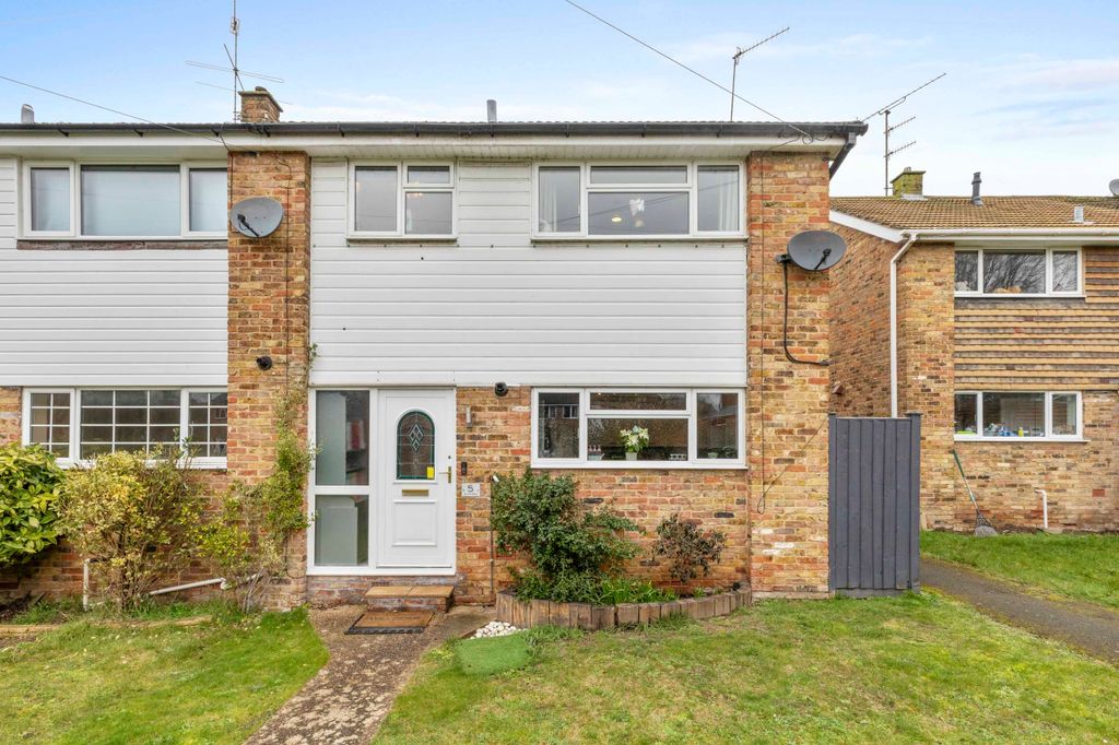 Property photo 1 of 17 5 Du Pre Walk, Hp10 0Qj (Low Res)-13