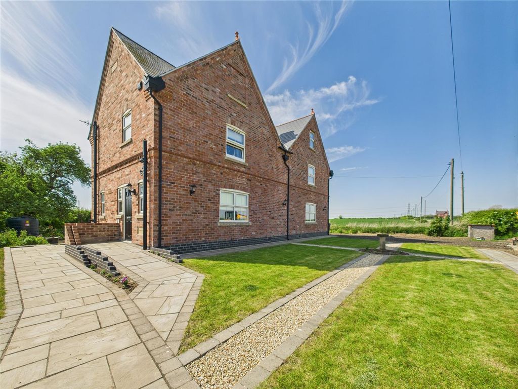 Property photo 1 of 30