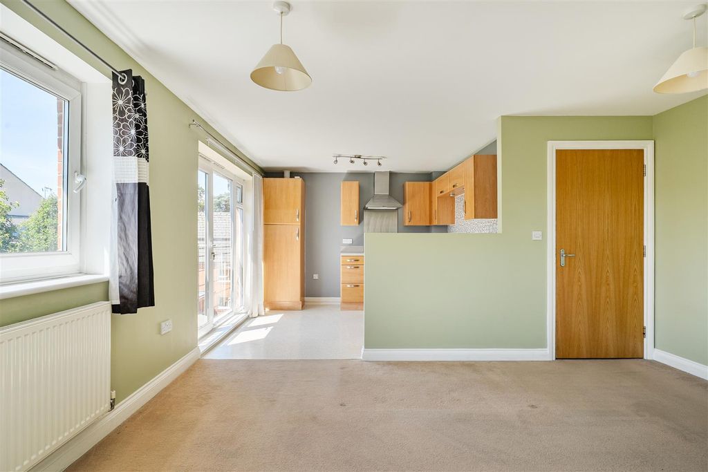 2 bed flat for saleFlax Mill Park, Devizes SN10 photo 5
