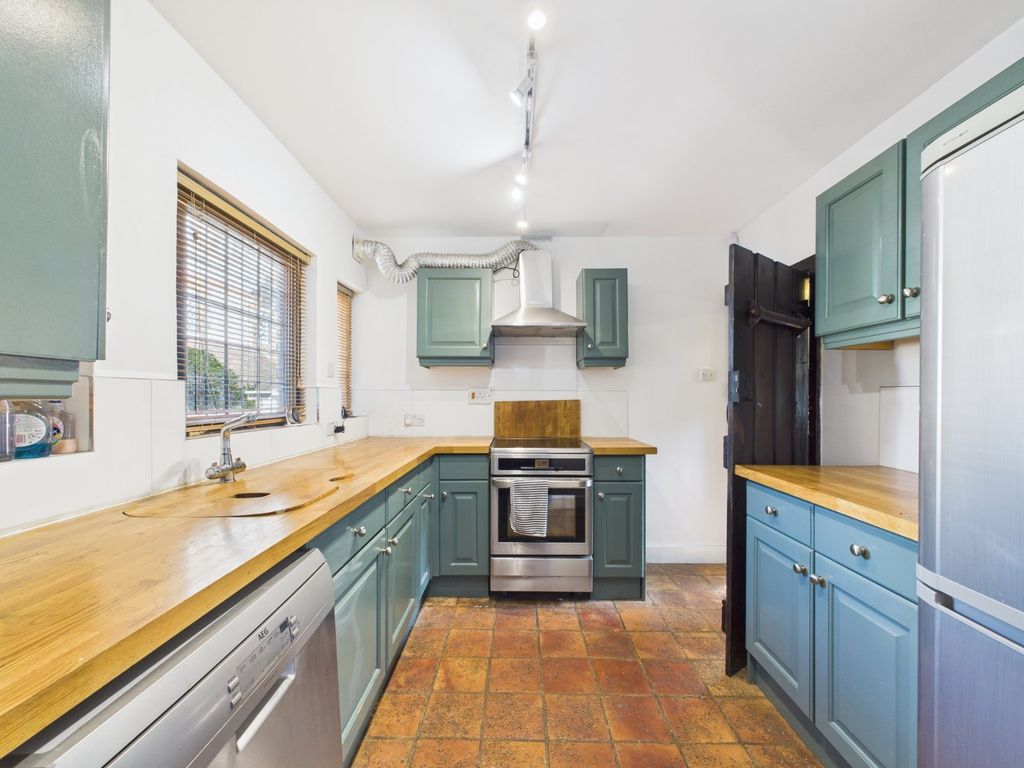 Property photo 3 of 14 Kitchen