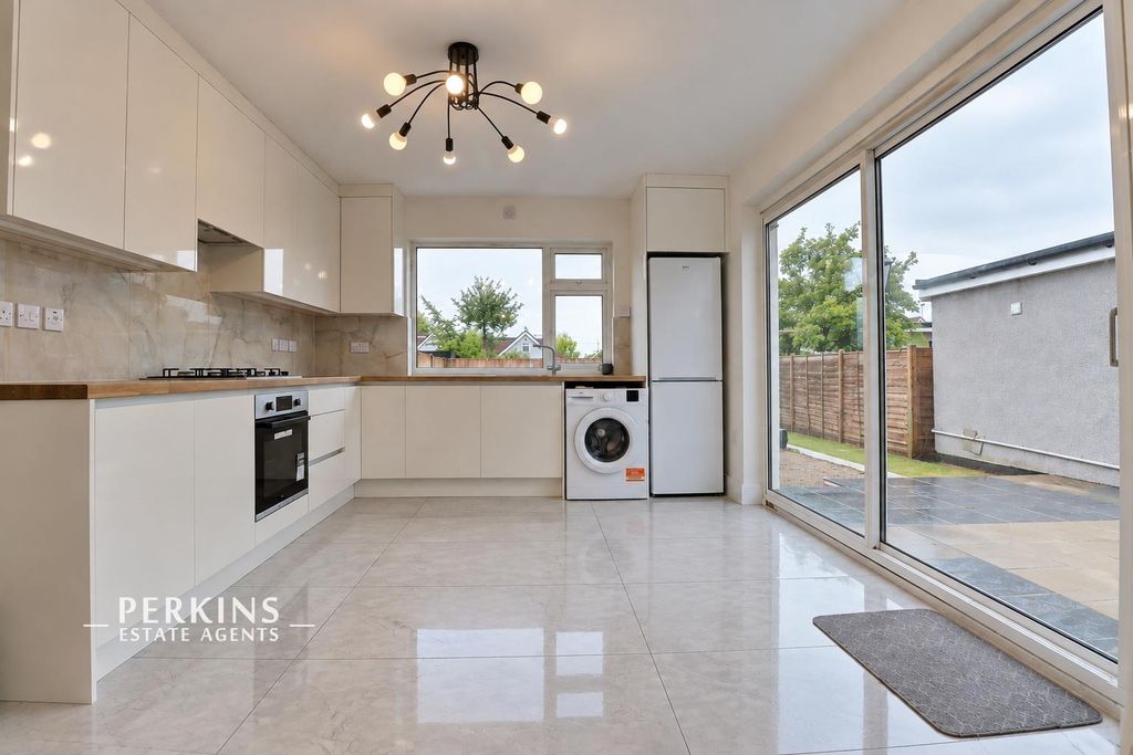Property photo 1 of 9 Kitchen.Jpg