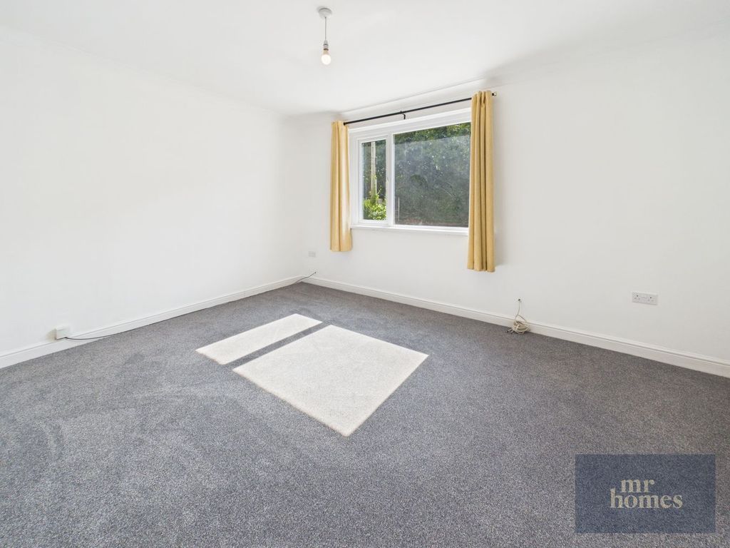 Property photo 3 of 27