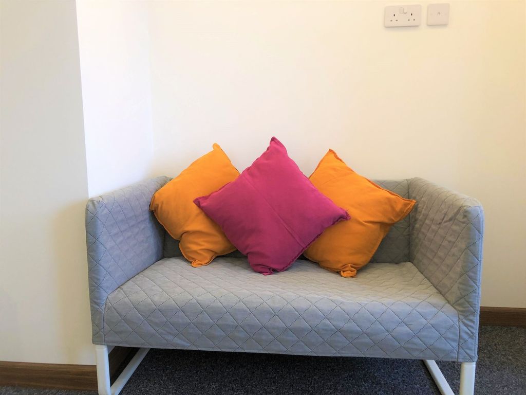 Property photo 3 of 6 A Cozy Communal Lounge Area Featuring A Modern Gre...