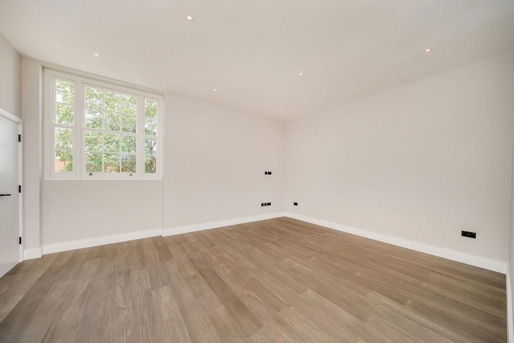 Property photo 3 of 6