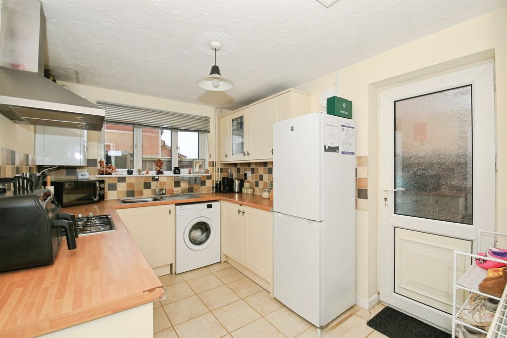 Property photo 3 of 20