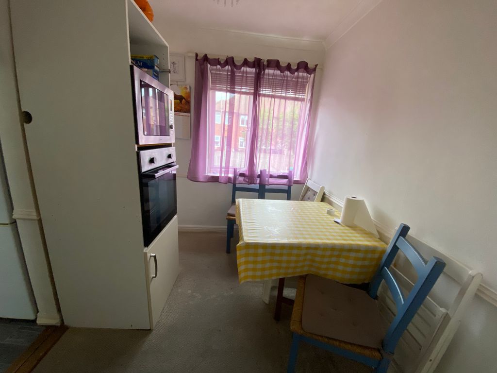 2 bed maisonette for saleDenshaw Road, Birmingham B14 photo 4