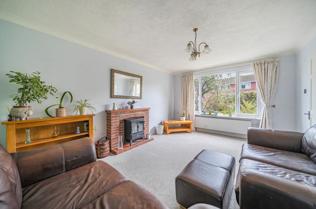 Property photo 2 of 11 1376388-10-690B78...