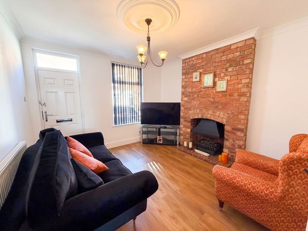 Property photo 2 of 11 Lounge