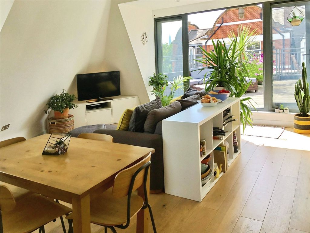 Property photo 1 of 11 Reception/Kitchen