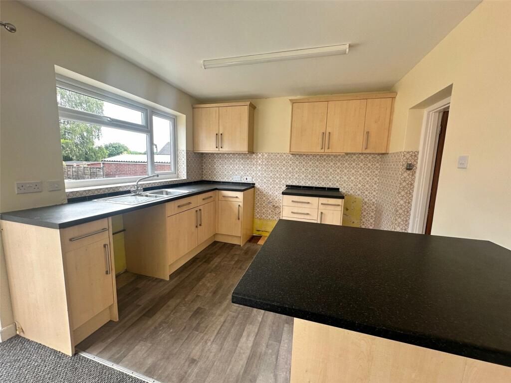 Property photo 2 of 10 Kitchen