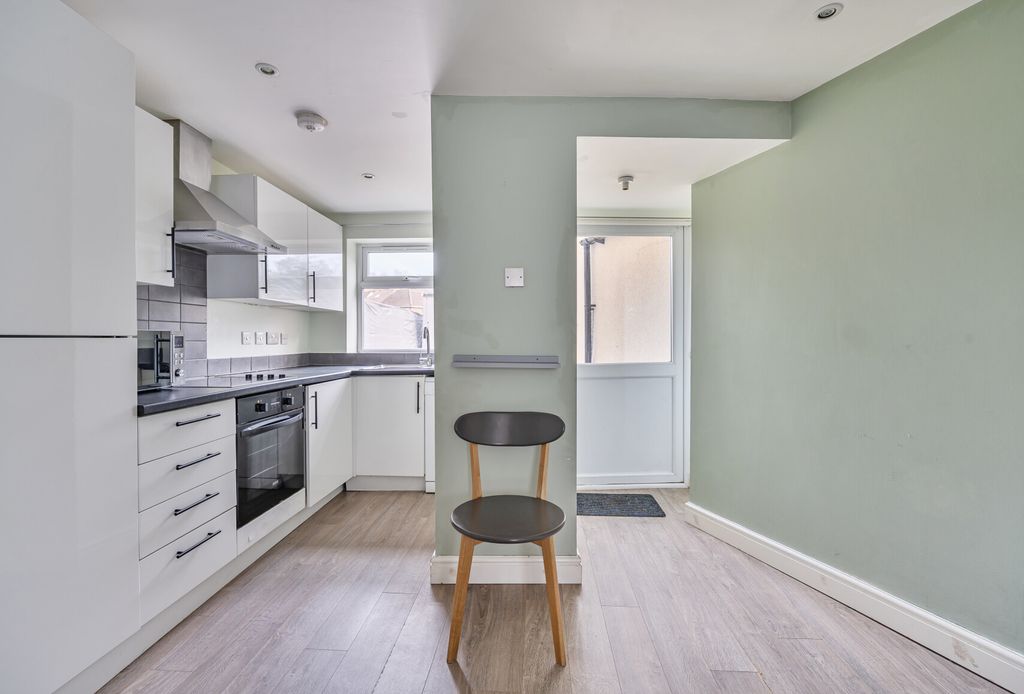 Property photo 3 of 9 1425542-5-69B04ce...