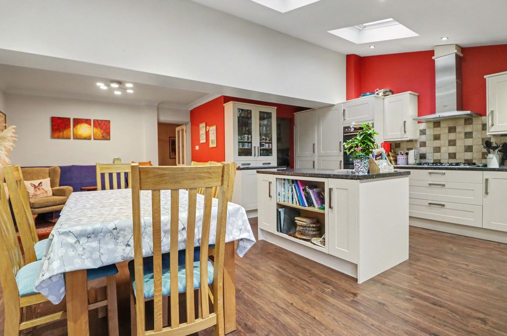 Property photo 3 of 13